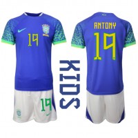 Camiseta Brasil Antony #19 Visitante Equipación para niños Mundial 2022 manga corta (+ pantalones cortos)